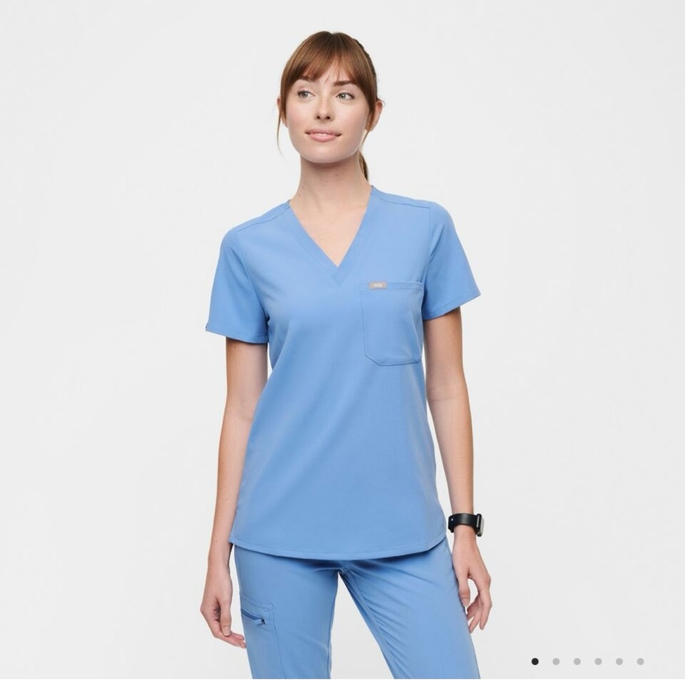 FIGS Technical Collection Size XS One Pocket Scrub Top - Ciel Blue